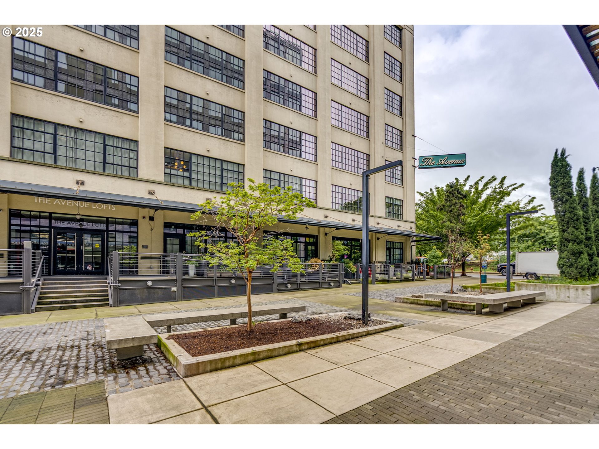 1400 NW IRVING ST 324