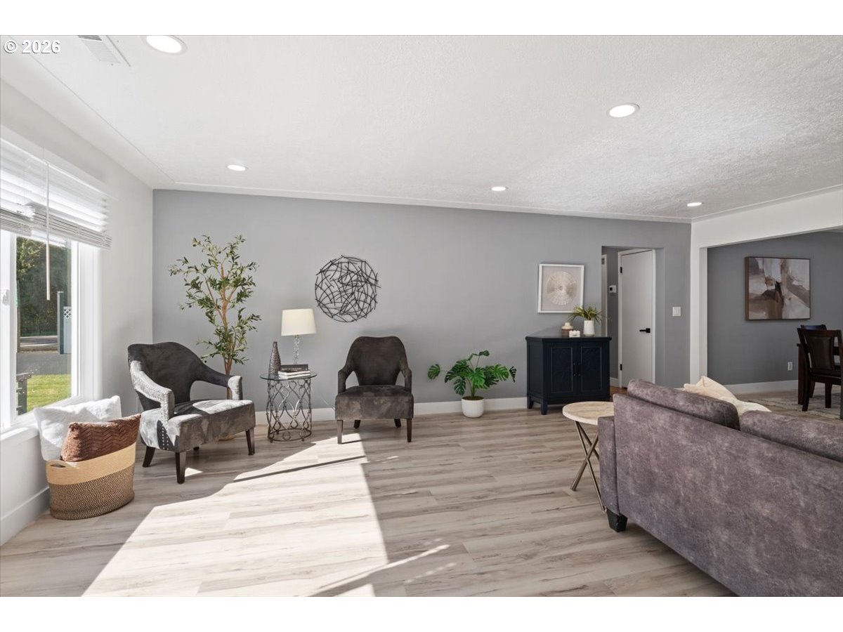 1123 JAYS DR