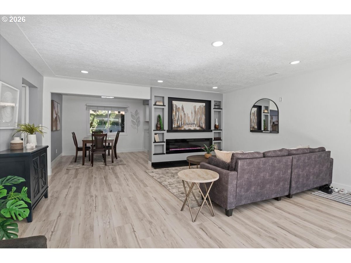 1123 JAYS DR