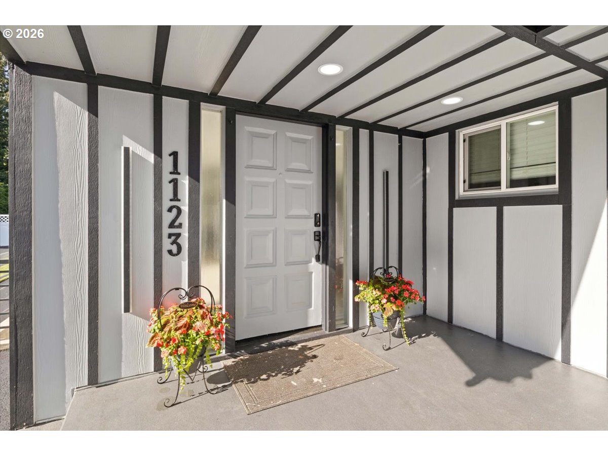 1123 JAYS DR