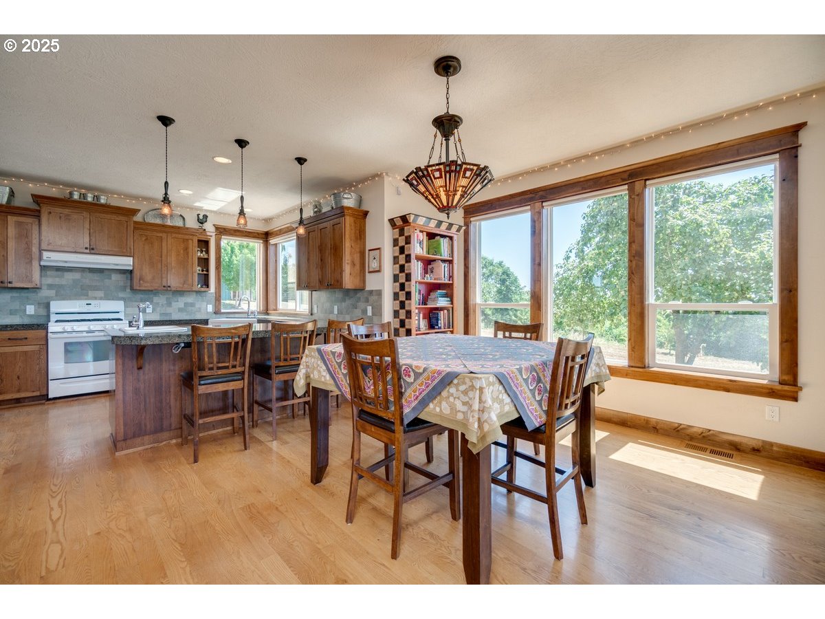 11825 NE FINN HILL LOOP