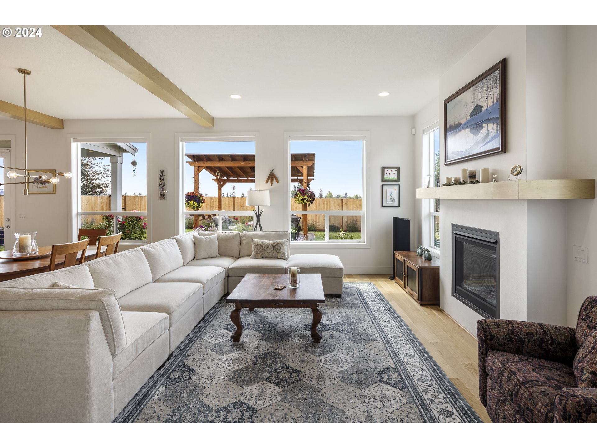 1306 E VINTAGE ST