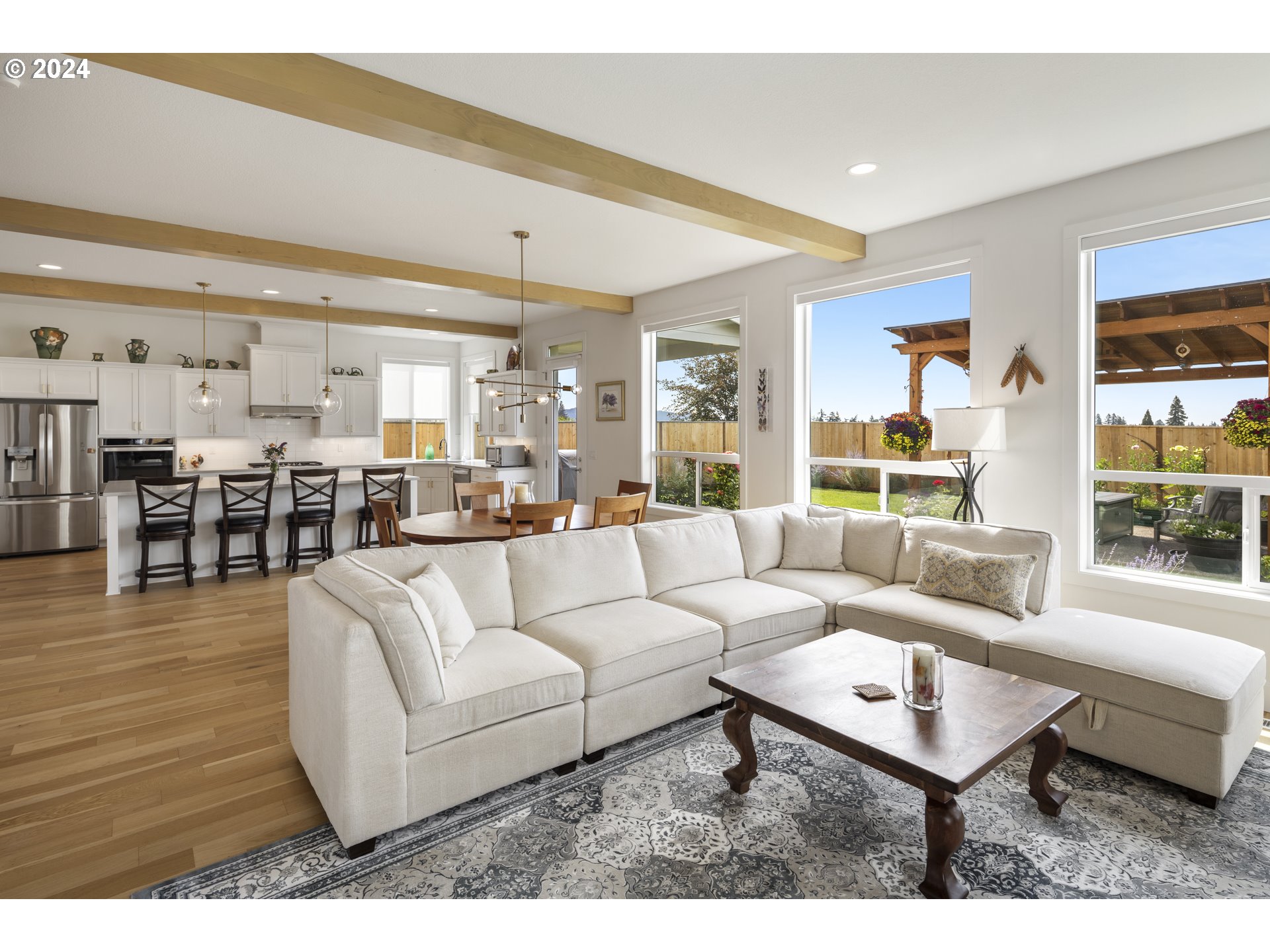 1306 E VINTAGE ST