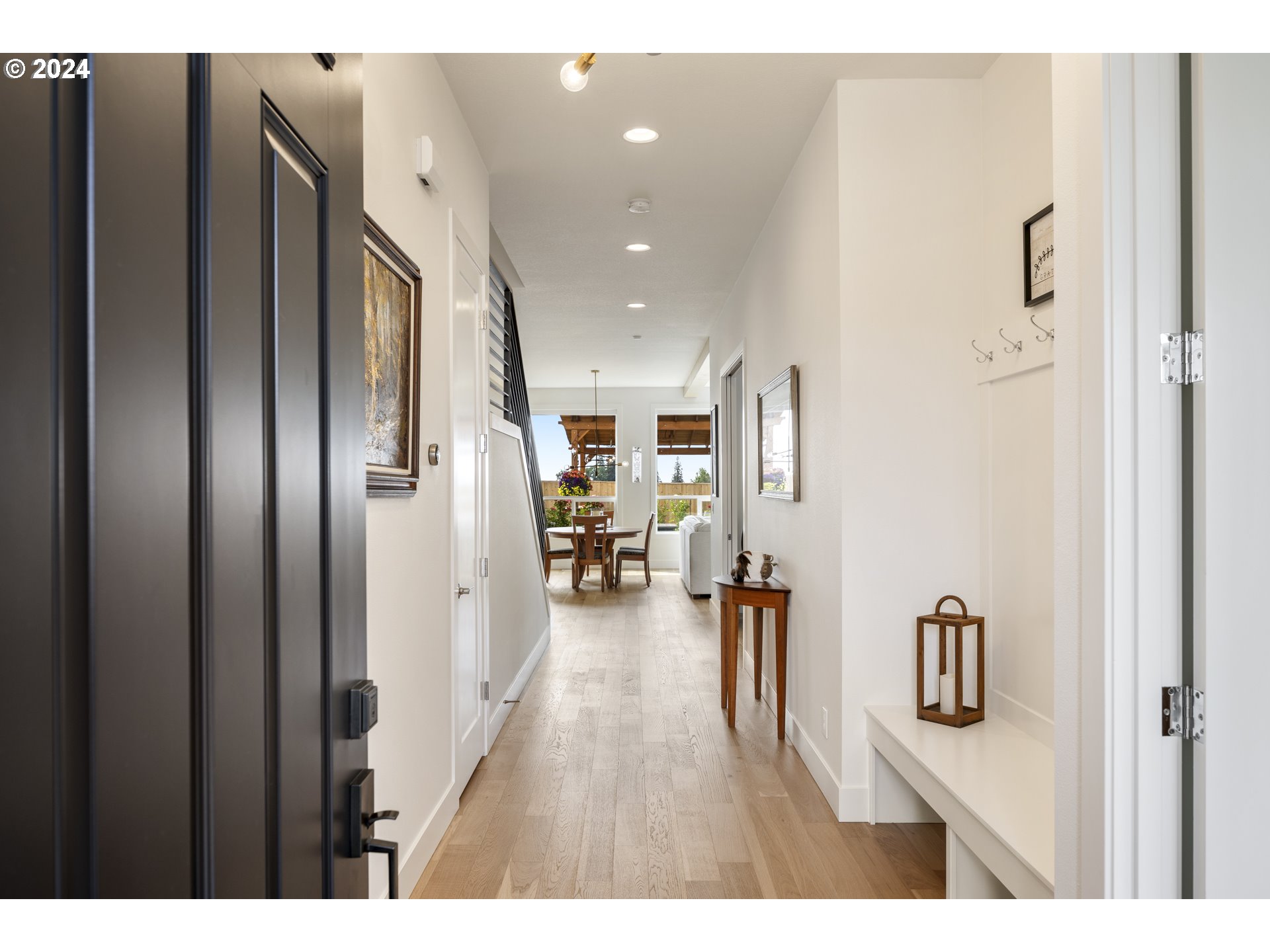 1306 E VINTAGE ST