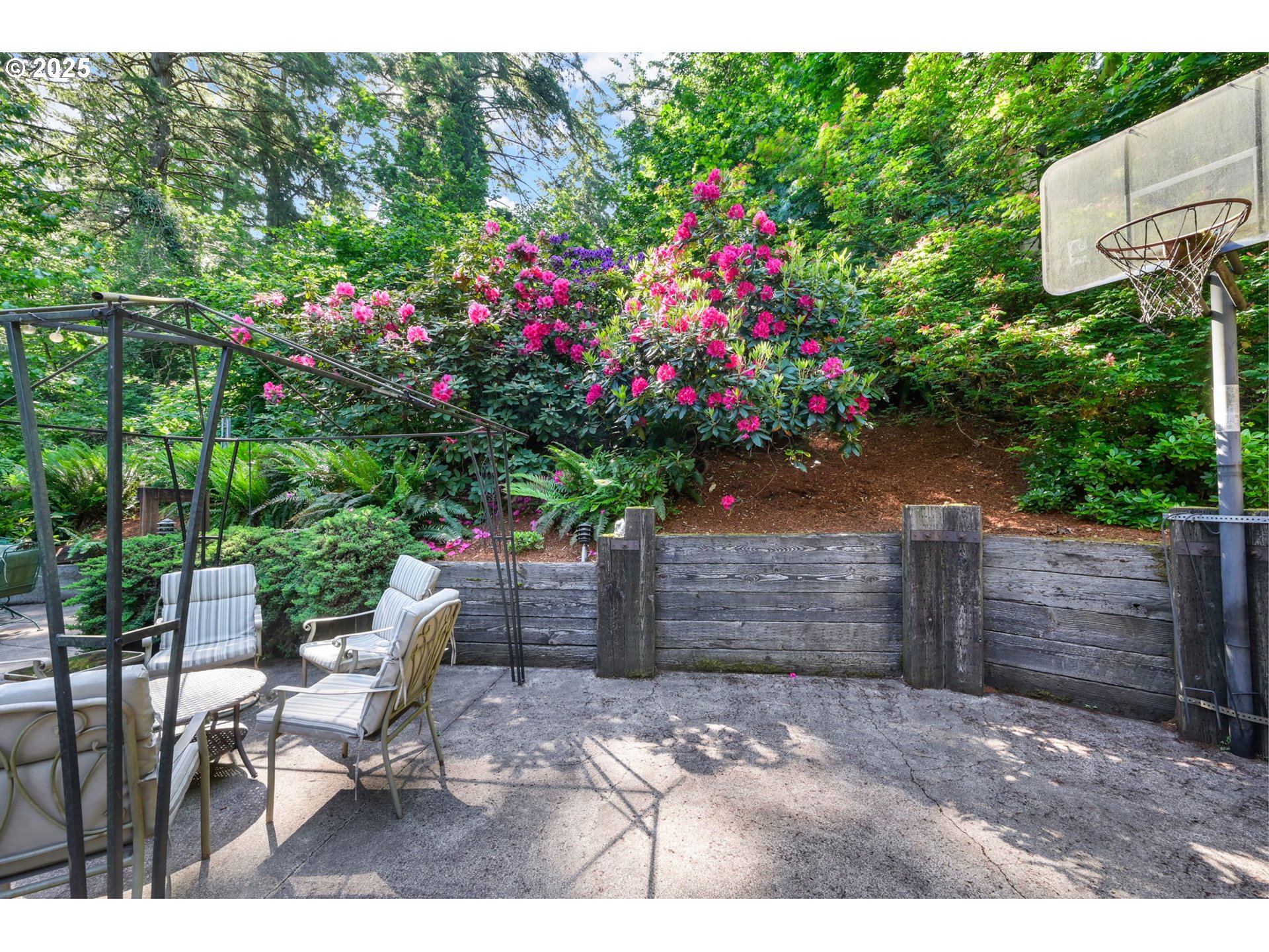 Eugene, Oregon 97405, United States, 4 Bedrooms Bedrooms, ,3 BathroomsBathrooms,Residential,Active,147666