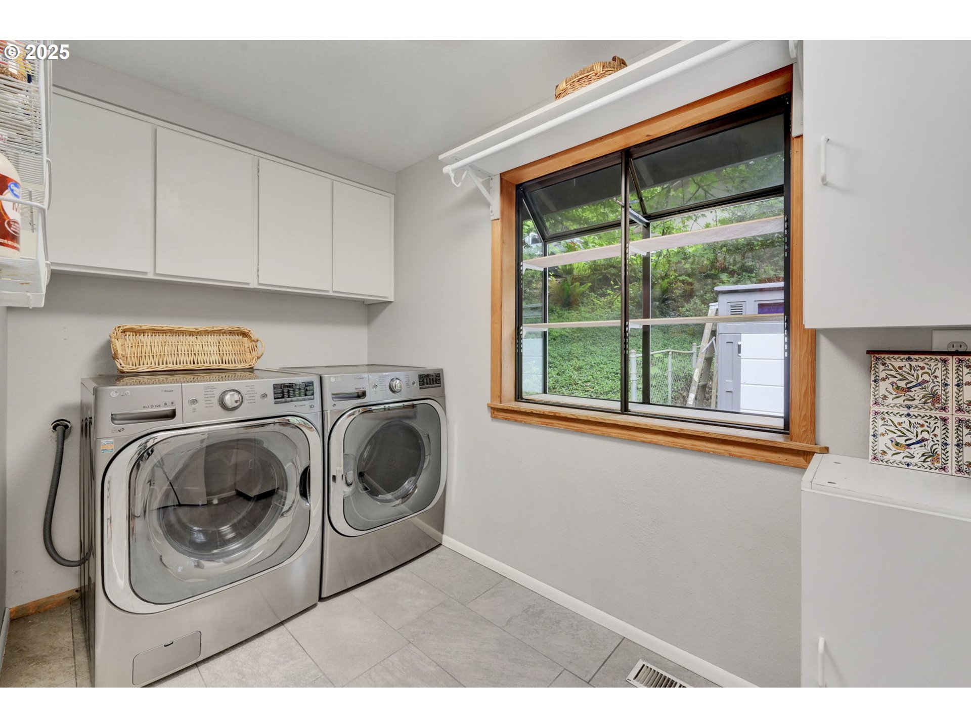 Eugene, Oregon 97405, United States, 4 Bedrooms Bedrooms, ,3 BathroomsBathrooms,Residential,Active,147666