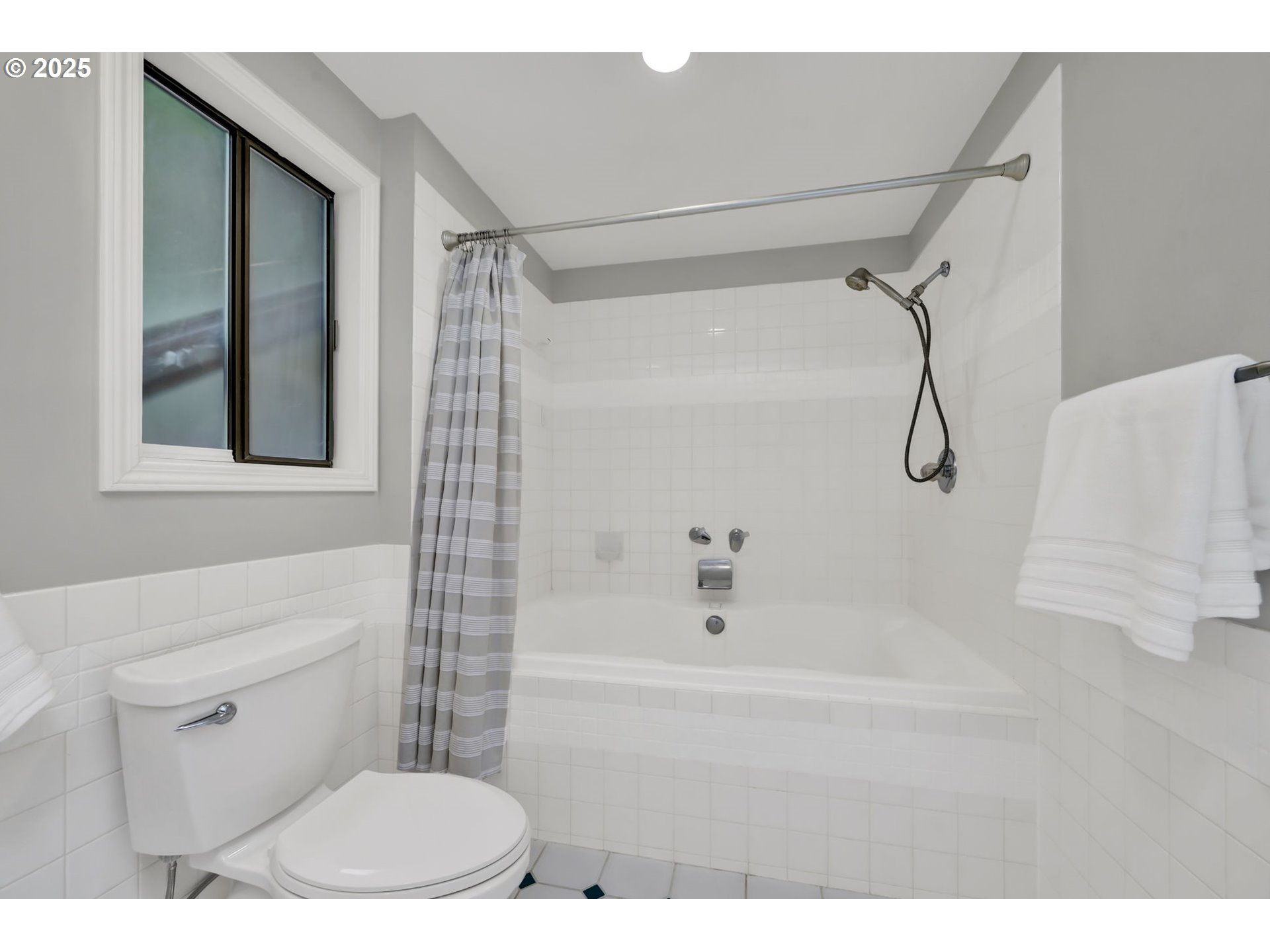 Eugene, Oregon 97405, United States, 4 Bedrooms Bedrooms, ,3 BathroomsBathrooms,Residential,Active,147666