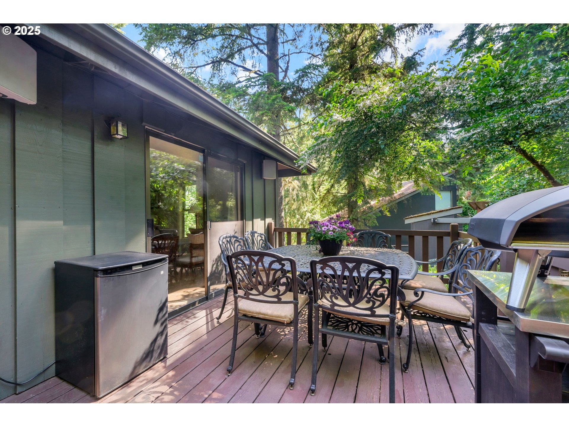 Eugene, Oregon 97405, United States, 4 Bedrooms Bedrooms, ,3 BathroomsBathrooms,Residential,Active,147666