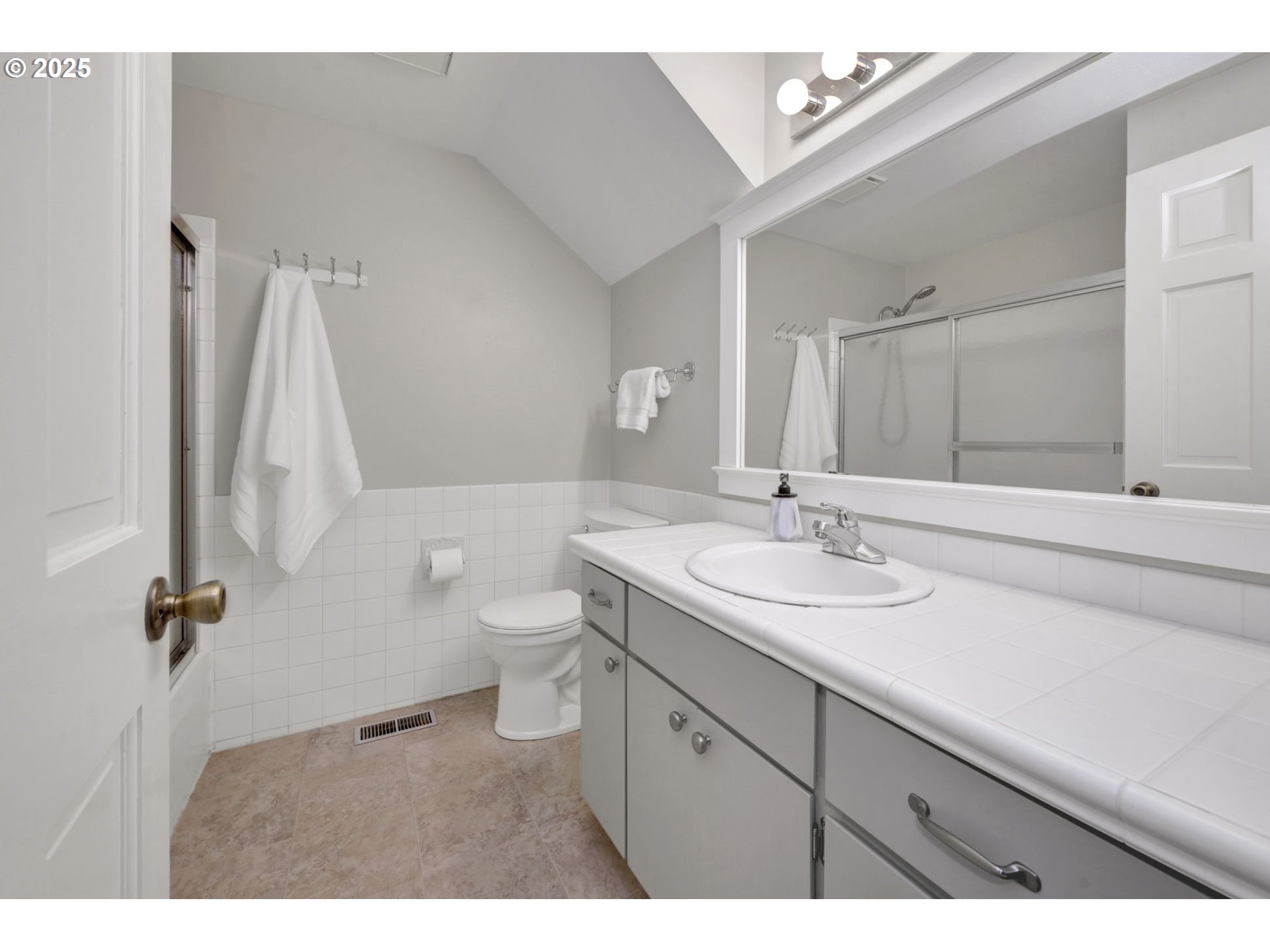 Eugene, Oregon 97405, United States, 4 Bedrooms Bedrooms, ,3 BathroomsBathrooms,Residential,Active,147666