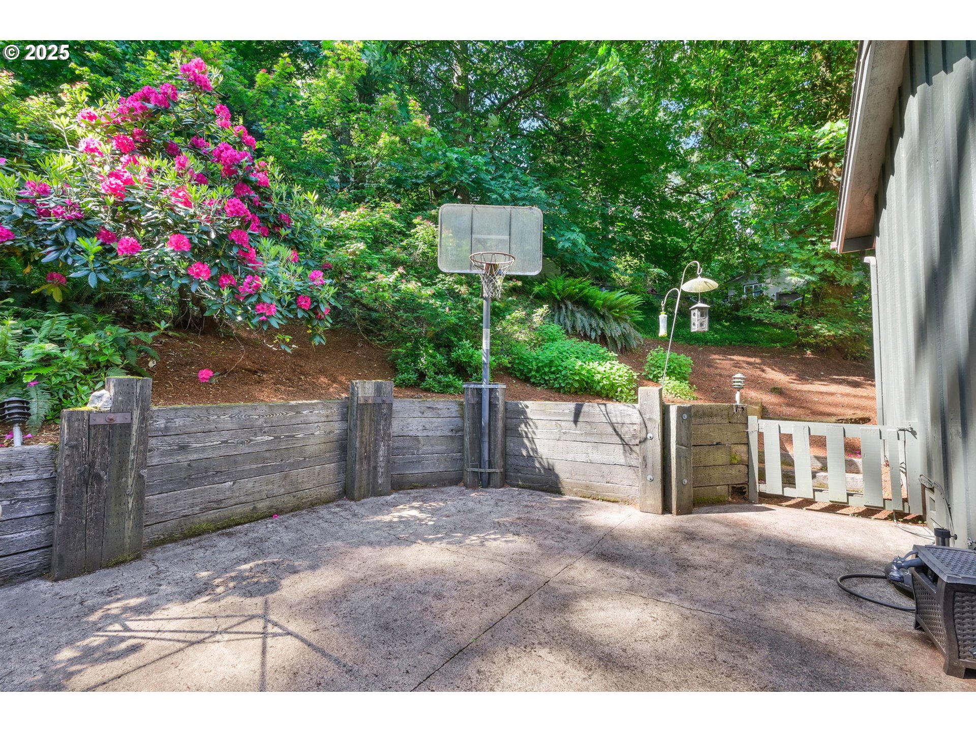 Eugene, Oregon 97405, United States, 4 Bedrooms Bedrooms, ,3 BathroomsBathrooms,Residential,Active,147666