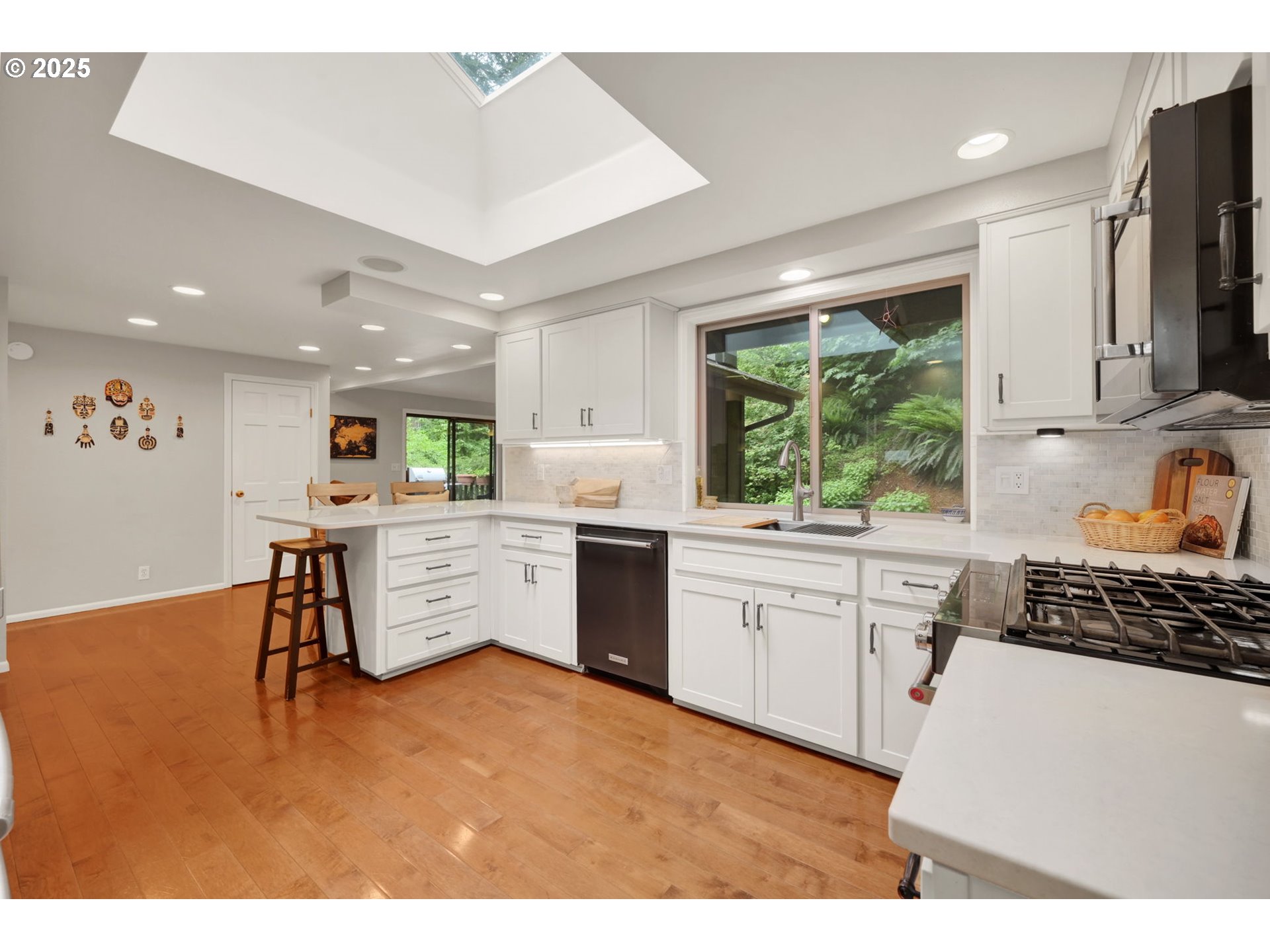 Eugene, Oregon 97405, United States, 4 Bedrooms Bedrooms, ,3 BathroomsBathrooms,Residential,Active,147666