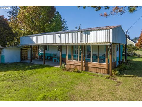 A home in Waldport