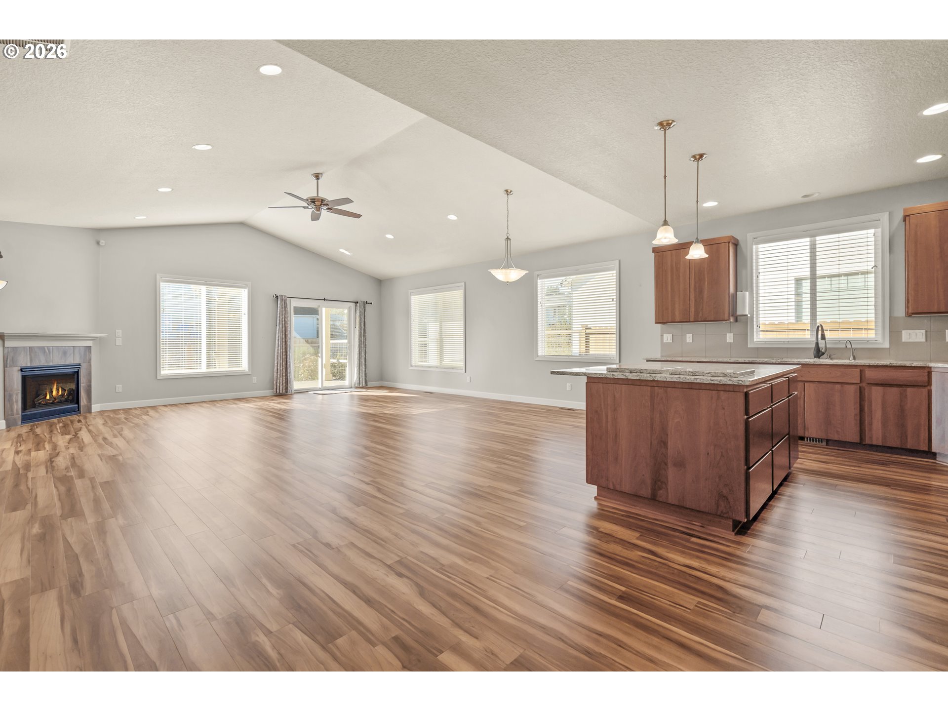 117 NW CANYON CREEK DR