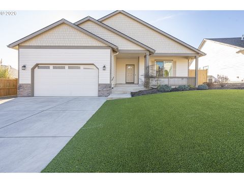 Photo of 117 NW Canyon Creek Dr, McMinnville, OR 97128 (MLS # 684857631)