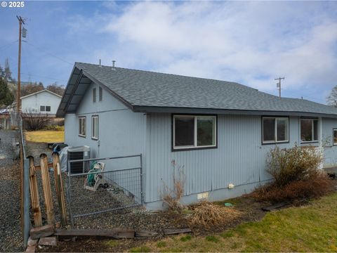 A home in Maupin