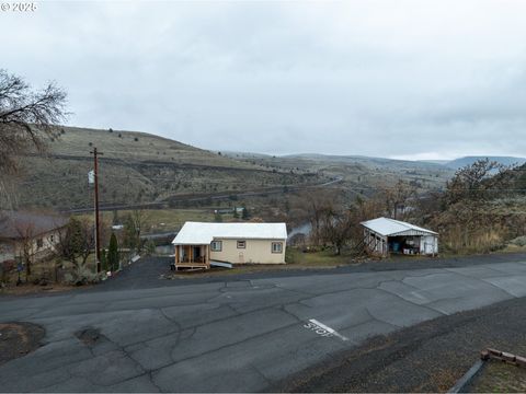 A home in Maupin