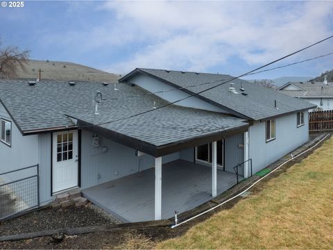 A home in Maupin