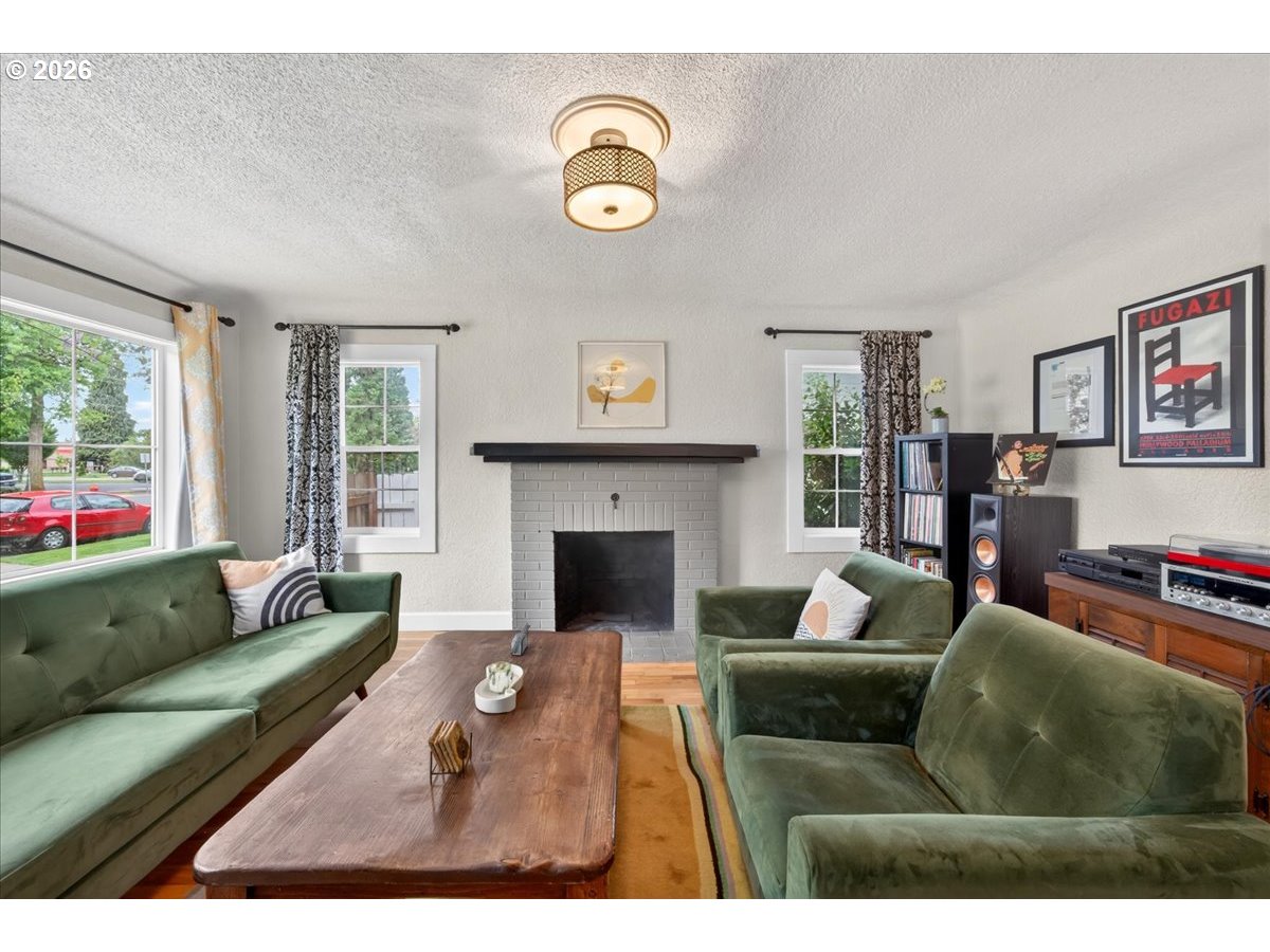 466 NW 3RD AVE