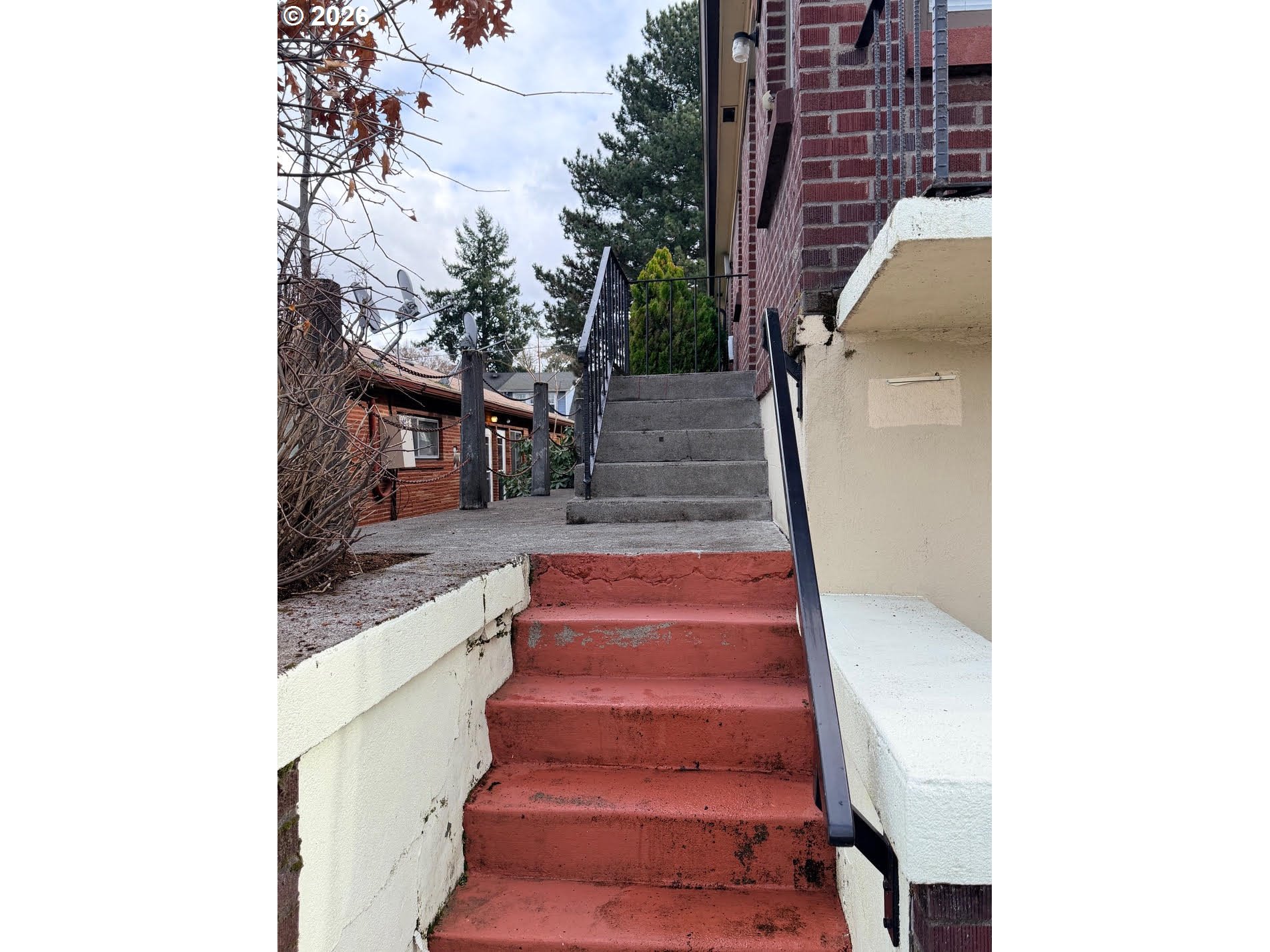 7102 N INTERSTATE AVE