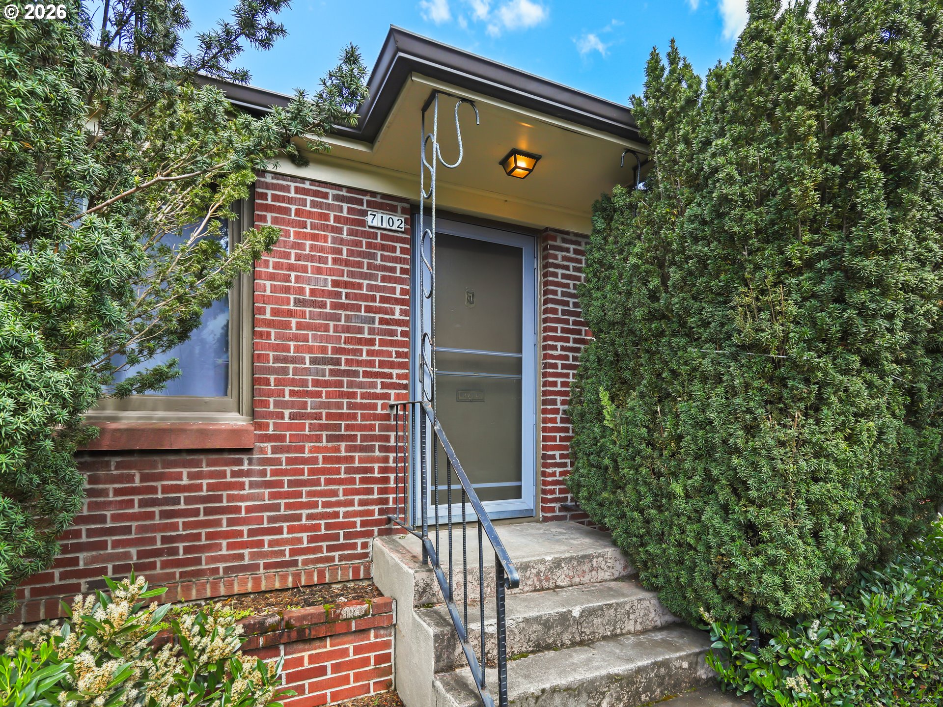 7102 N INTERSTATE AVE