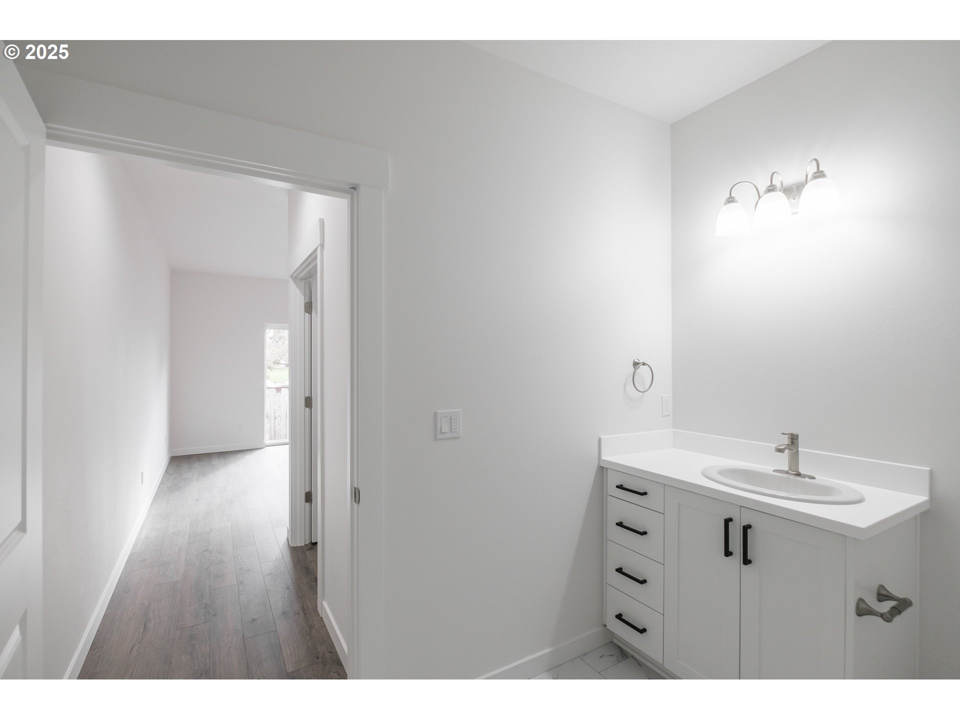 Lebanon, Oregon 97355, United States, 3 Bedrooms Bedrooms, ,2 BathroomsBathrooms,Residential,Active,77622