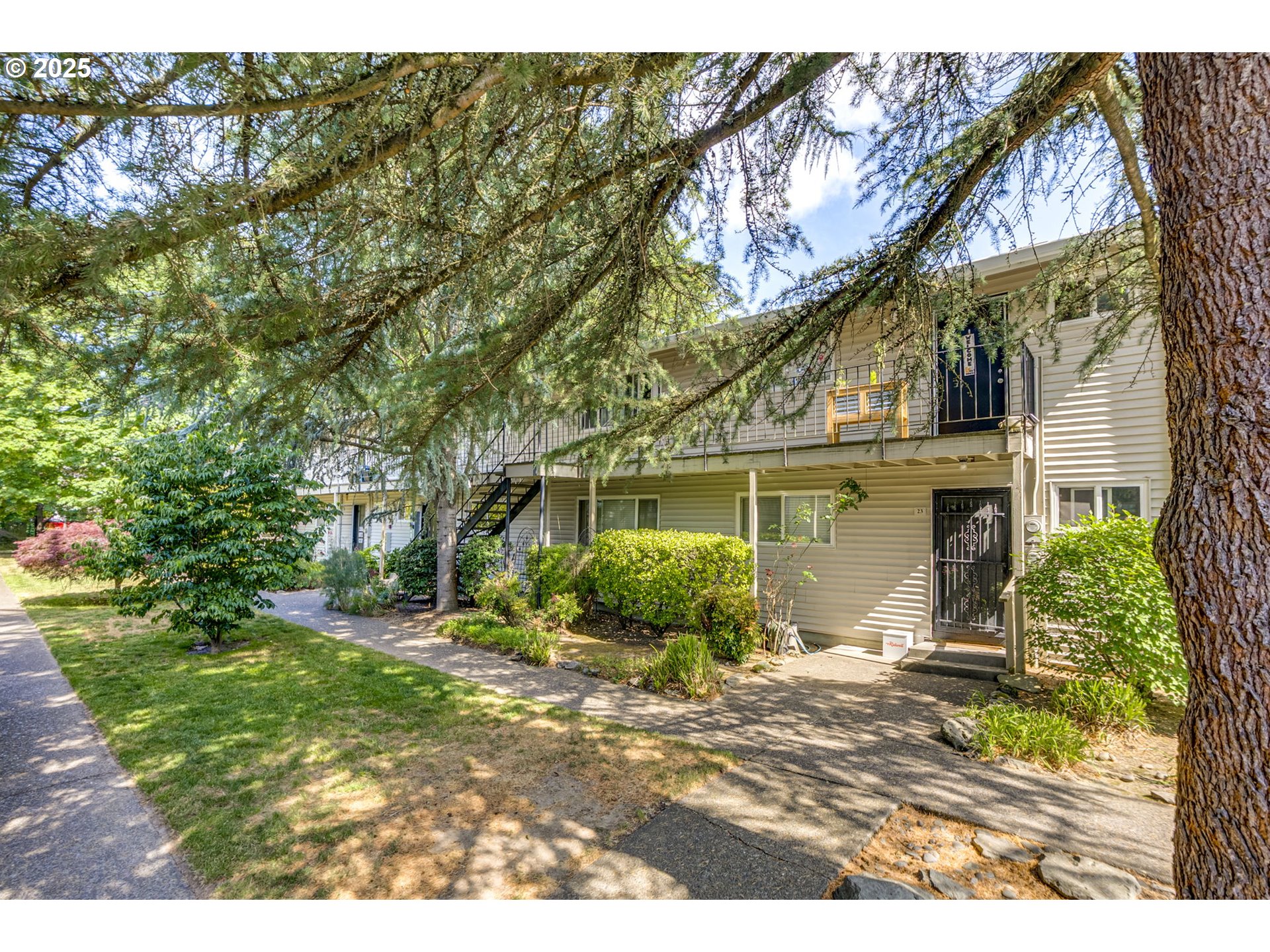 6825 SW CAPITOL HILL RD 27