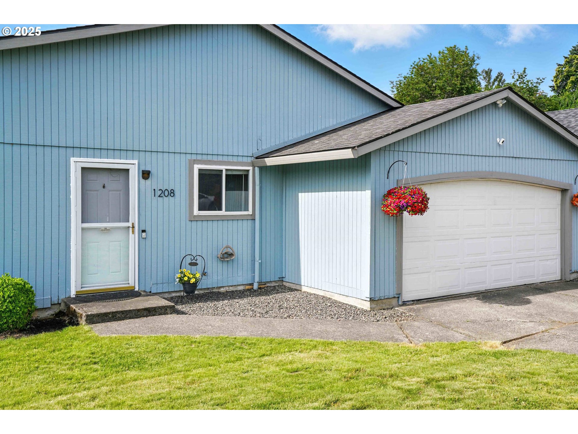 1208 SE CHAPMAN AVE