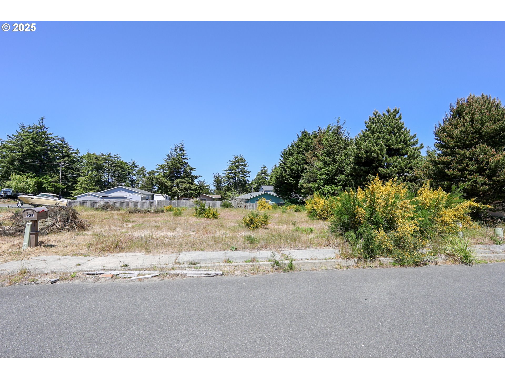 726 EDWARDS AVE