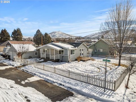 A home in Baker City