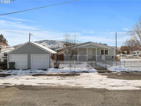 A home in Baker City