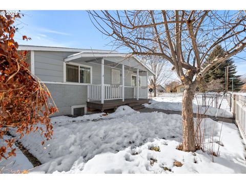 A home in Baker City