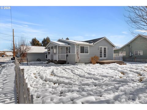 A home in Baker City