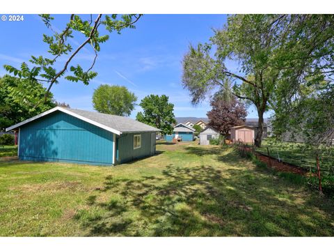 A home in The Dalles