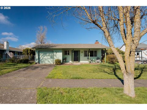 992 CANDLELIGHT DR Eugene OR 97402