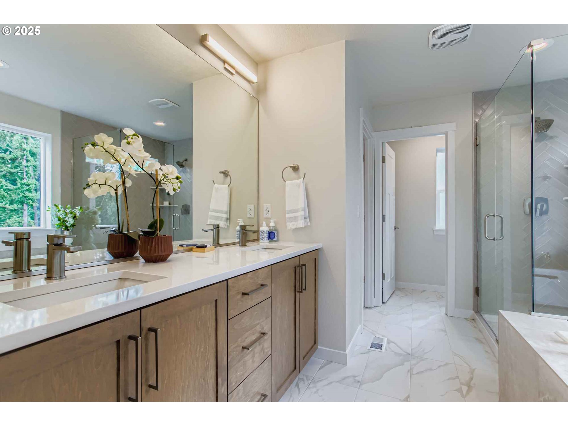 Beaverton, Oregon 97007, United States, 5 Bedrooms Bedrooms, ,4 BathroomsBathrooms,Residential,Active,140362