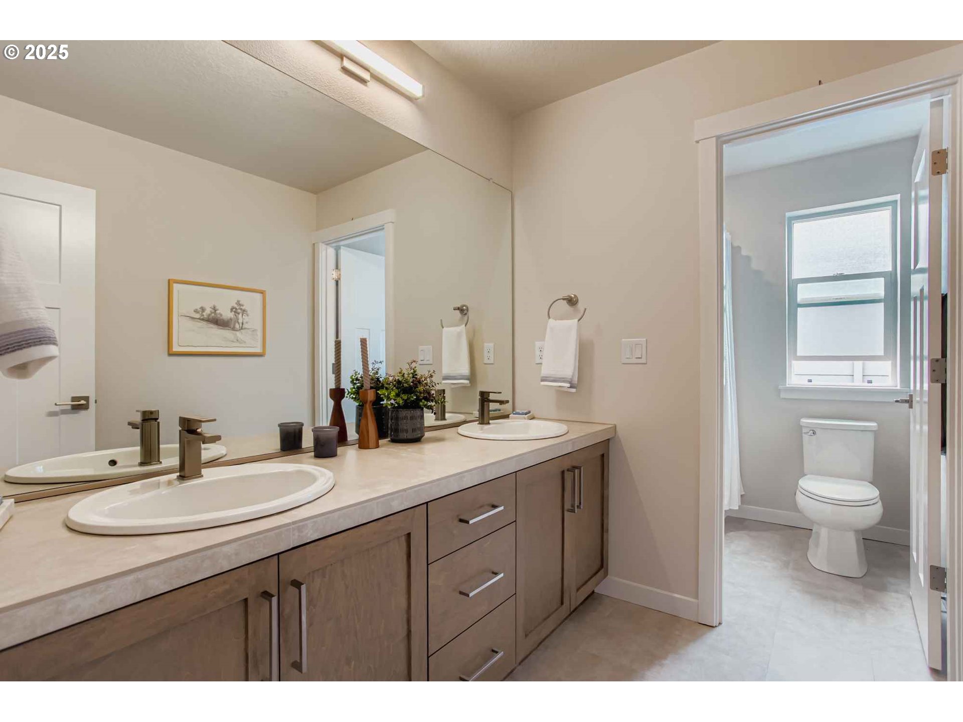 Beaverton, Oregon 97007, United States, 5 Bedrooms Bedrooms, ,4 BathroomsBathrooms,Residential,Active,140362