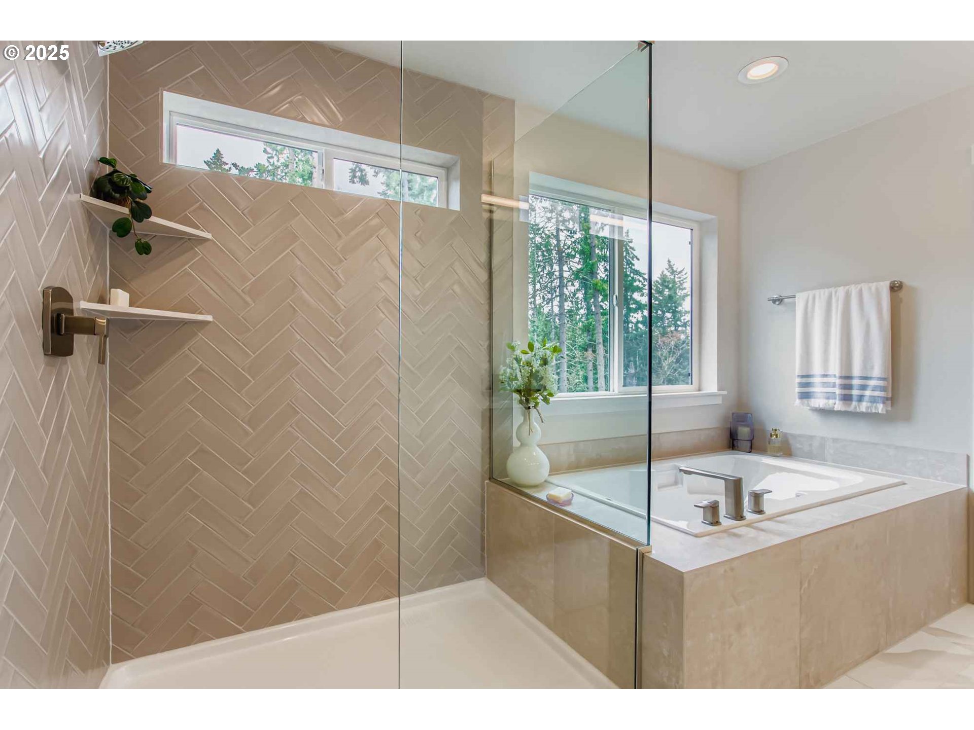 Beaverton, Oregon 97007, United States, 5 Bedrooms Bedrooms, ,4 BathroomsBathrooms,Residential,Active,140362