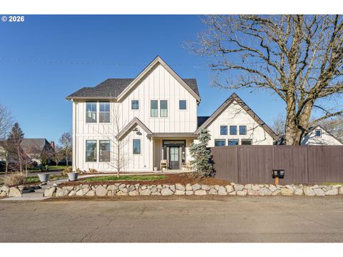 800 E 37TH ST Vancouver WA 98663