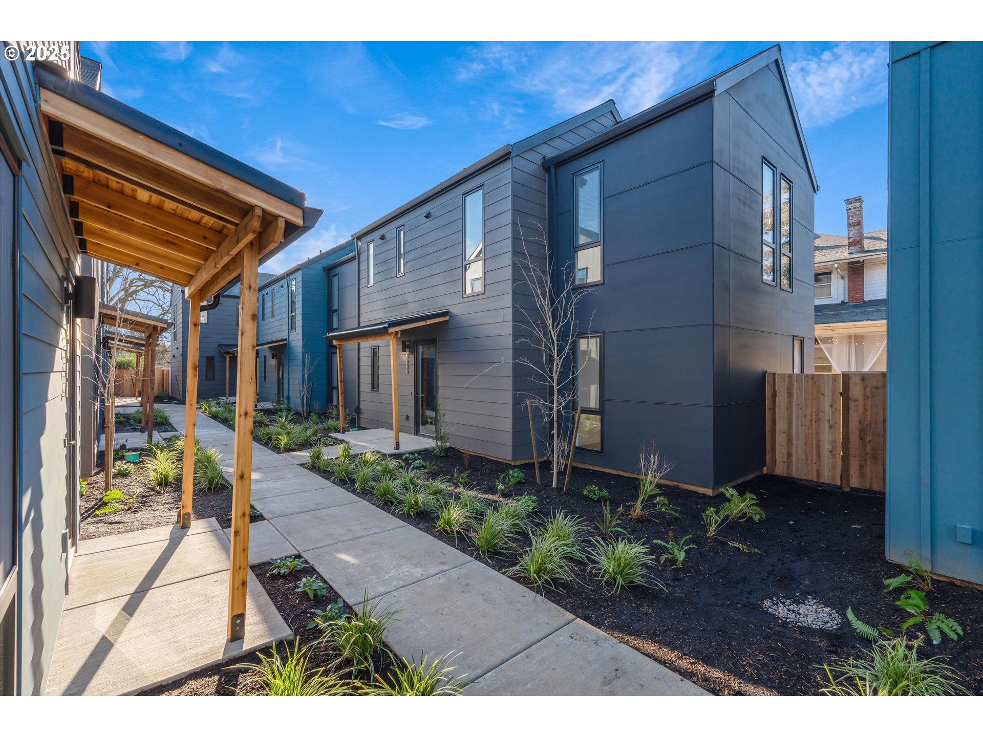 5498 SE Boise ST