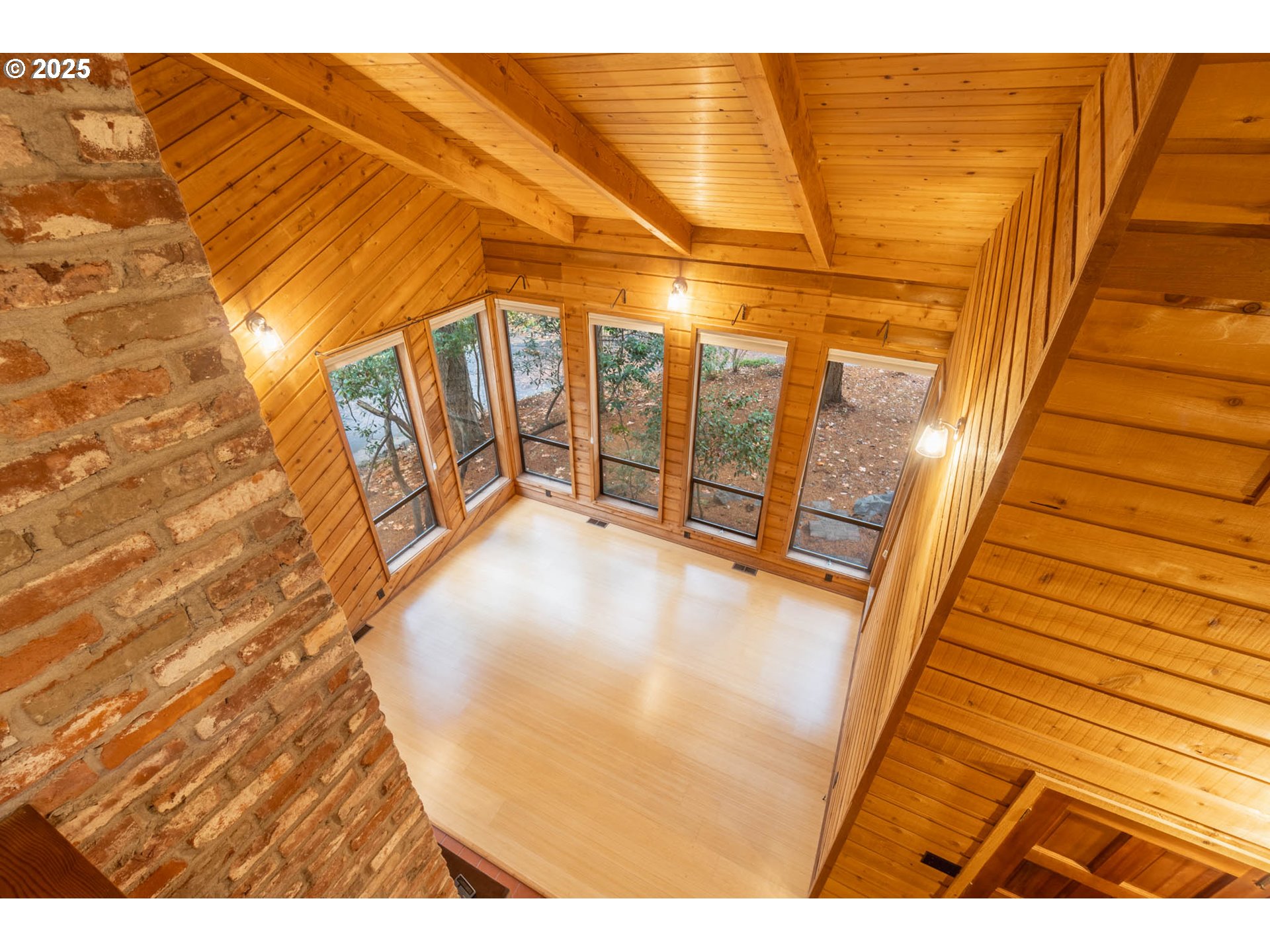 3054 HENDRICKS HILL DR