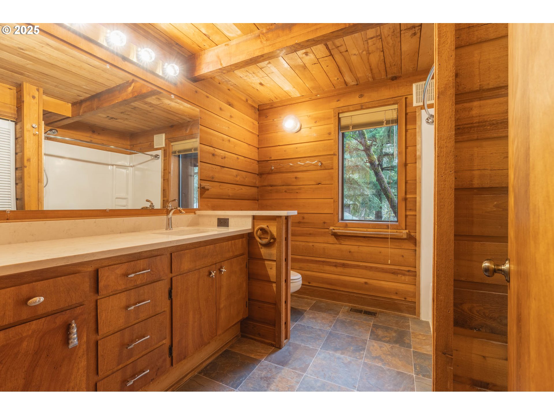 3054 HENDRICKS HILL DR