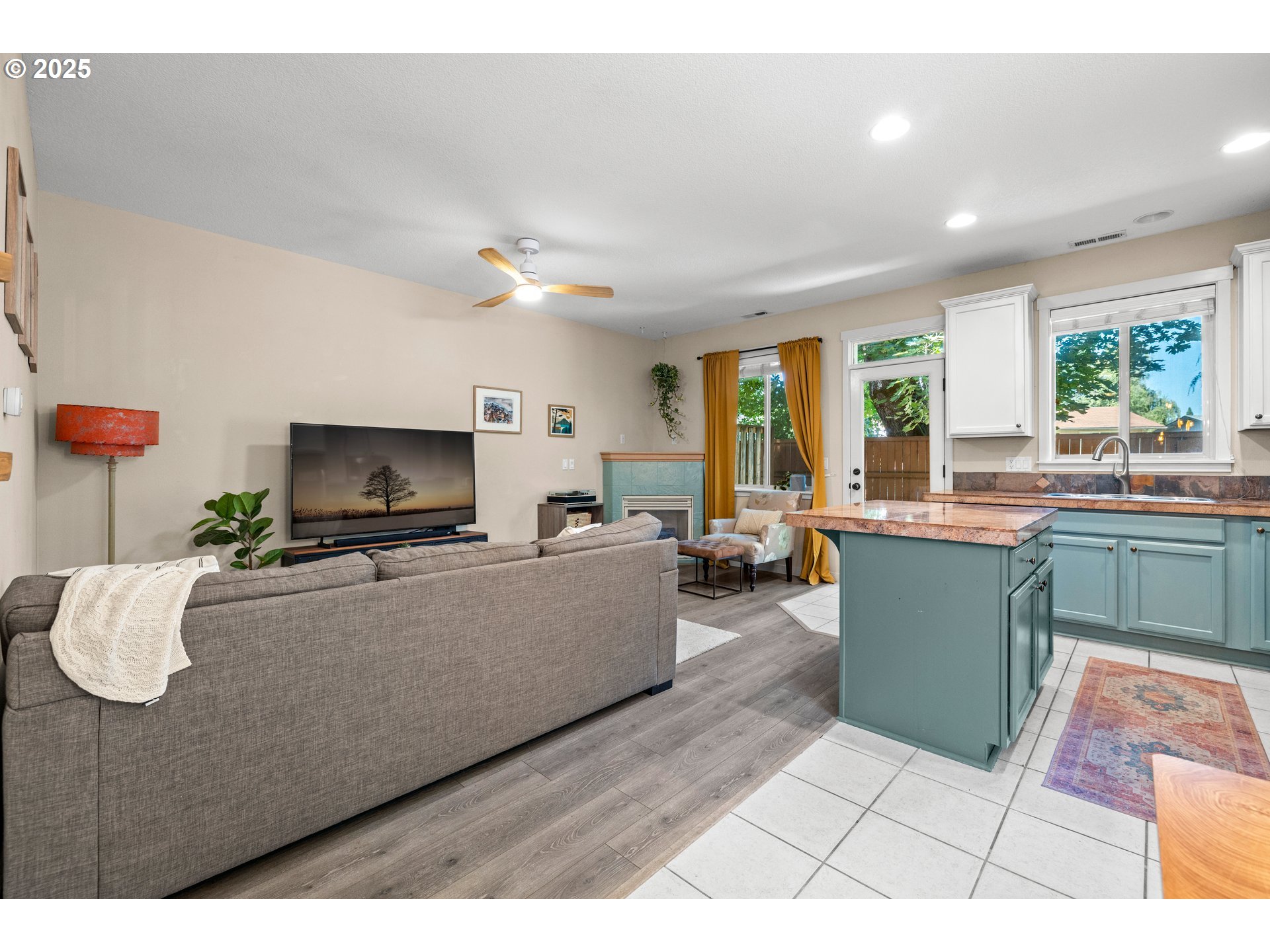 1721 DOLLAR ST