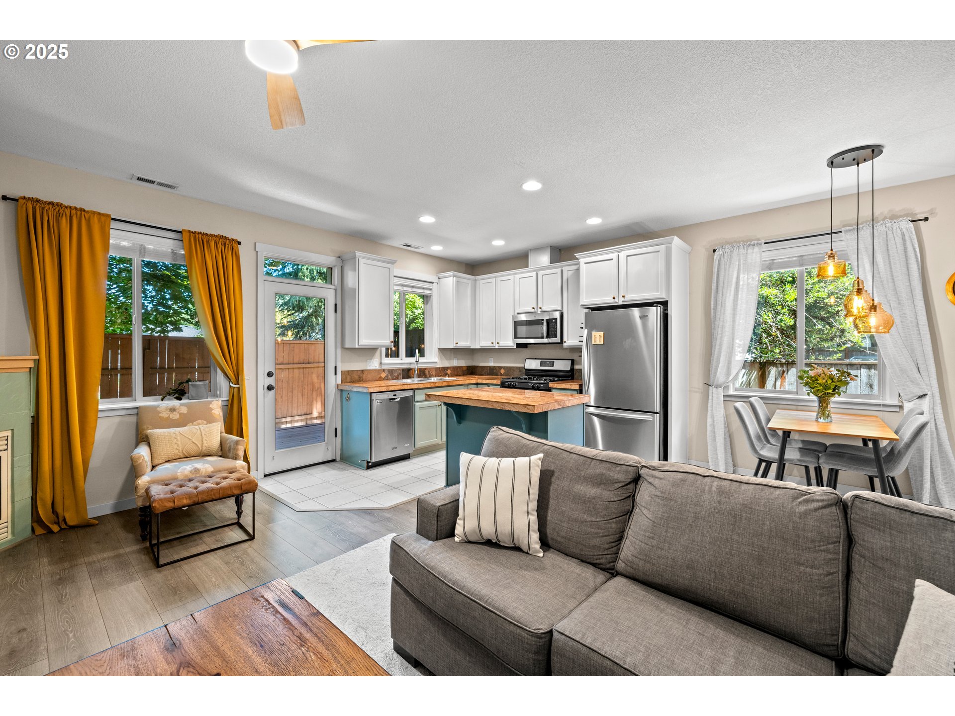 1721 DOLLAR ST