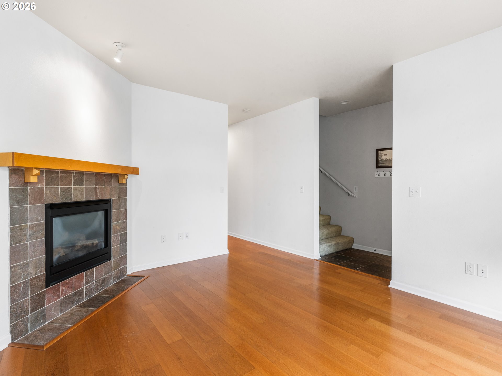 116 W 24TH ST