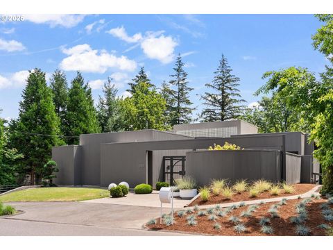 2725 SW SHERWOOD DR Portland OR 97201