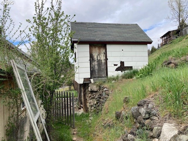 213 E MAIN ST