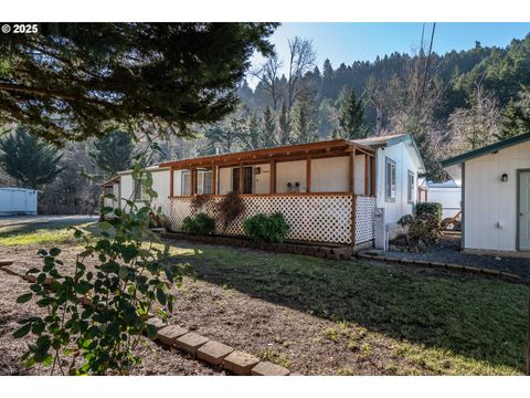 A home in Canyonville