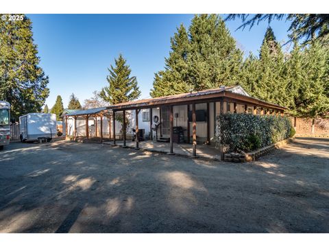 A home in Canyonville