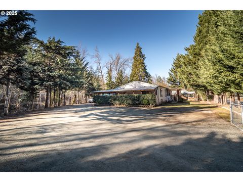 A home in Canyonville