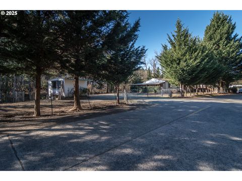 A home in Canyonville